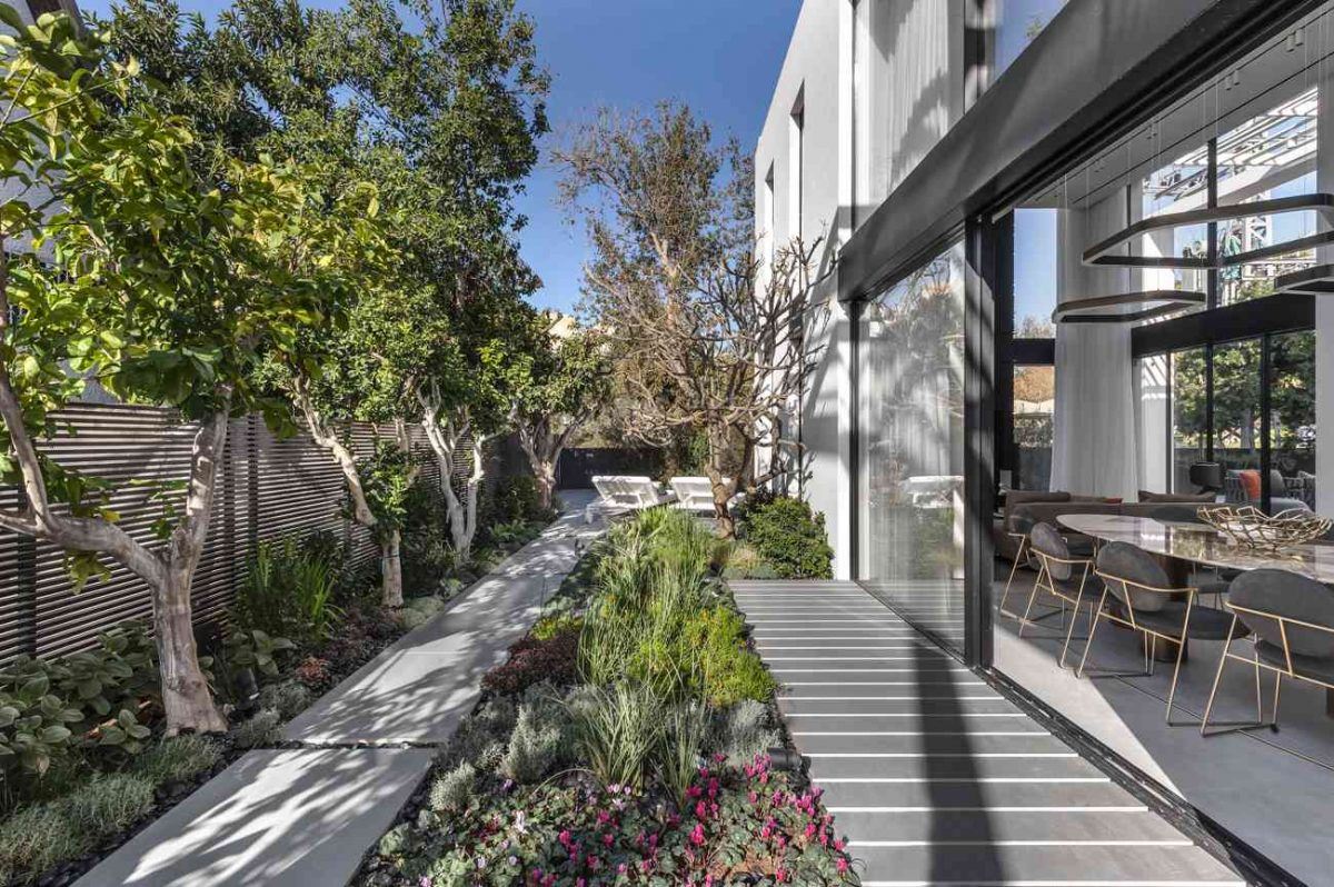 Simoene Architects Ltd – Central Israel תאורה בחצר הבית בעיצובו של קמחי דורי